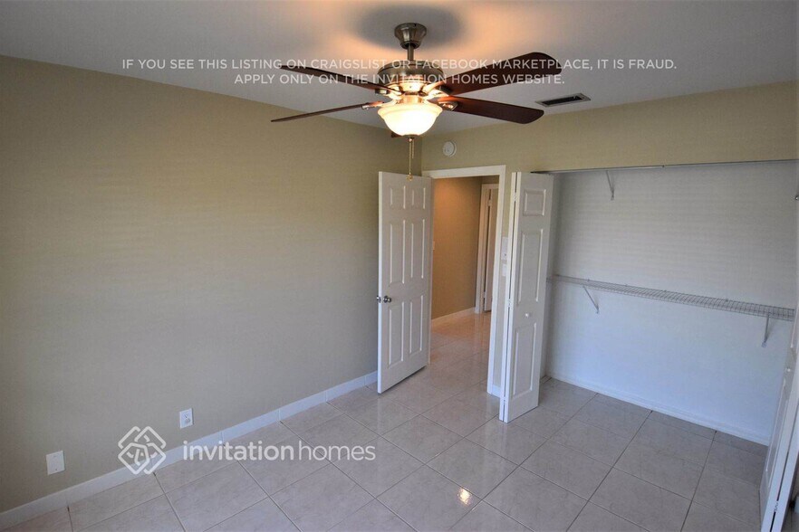 Building Photo - 9568 E Lake Dr