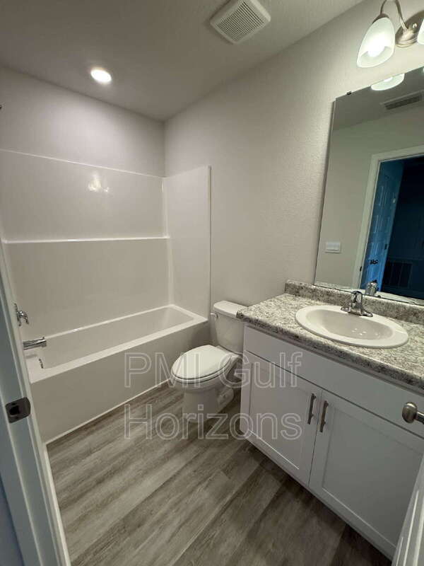 Building Photo - 710-E Giese Ln