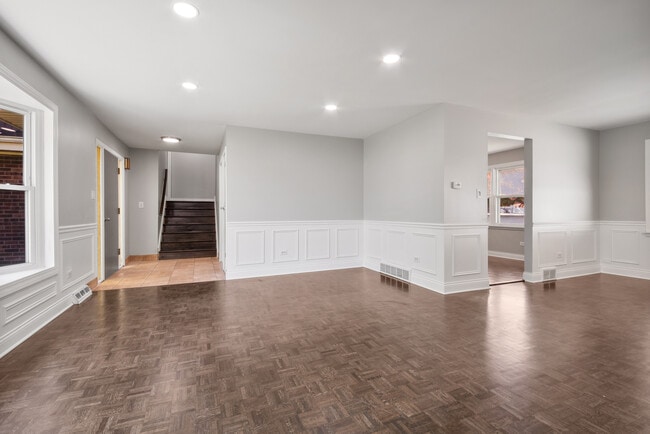 Building Photo - 9212 McVicker Ave