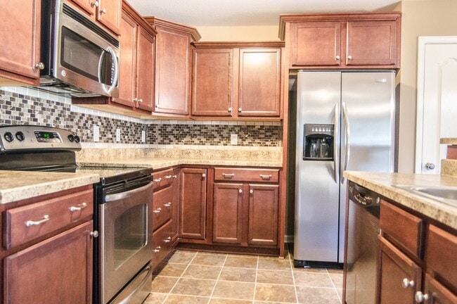 Building Photo - Pet Friendly Four Bedroom with Basement!