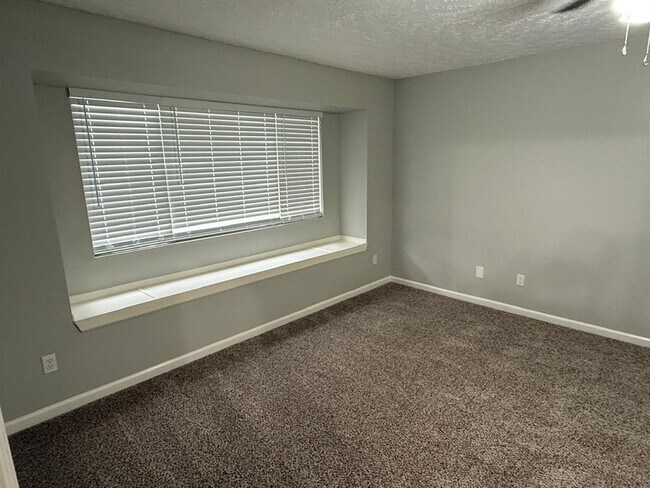 Building Photo - 2812 Forest Hills Dr