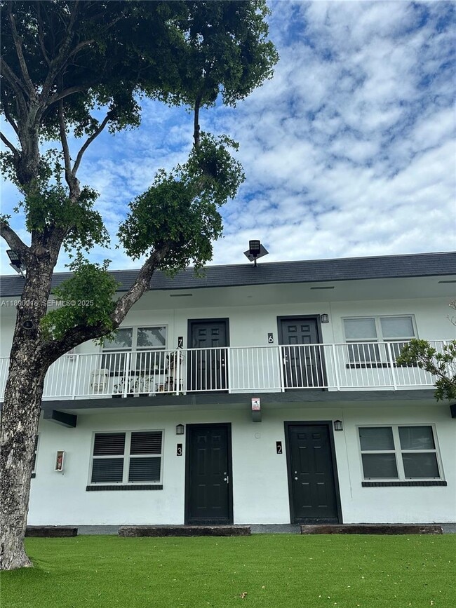 Building Photo - 3660 NE 11th Ave