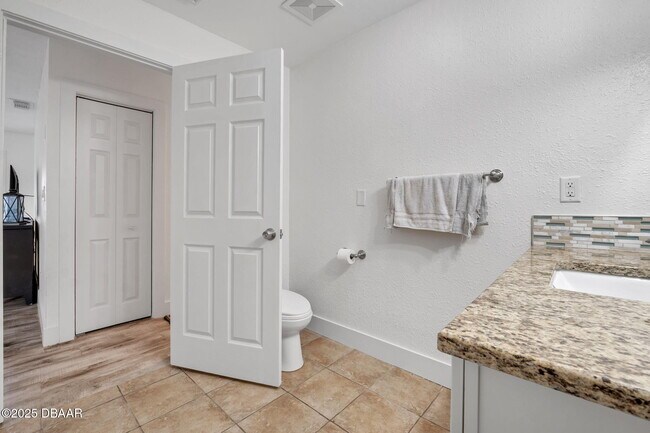 Building Photo - 450 Lambert Ave