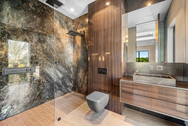 Building Photo - 2934 NE 8th Ave