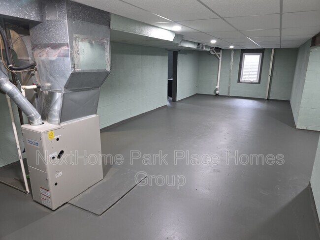 Building Photo - 2908 Dartmouth Dr