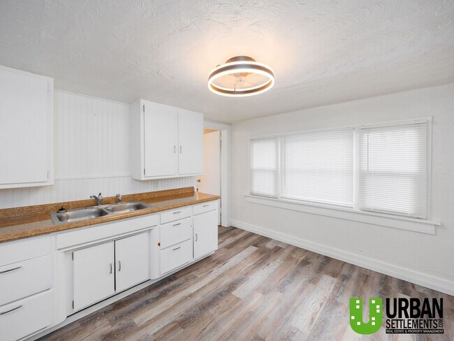 Building Photo - 370 E 8th Ave