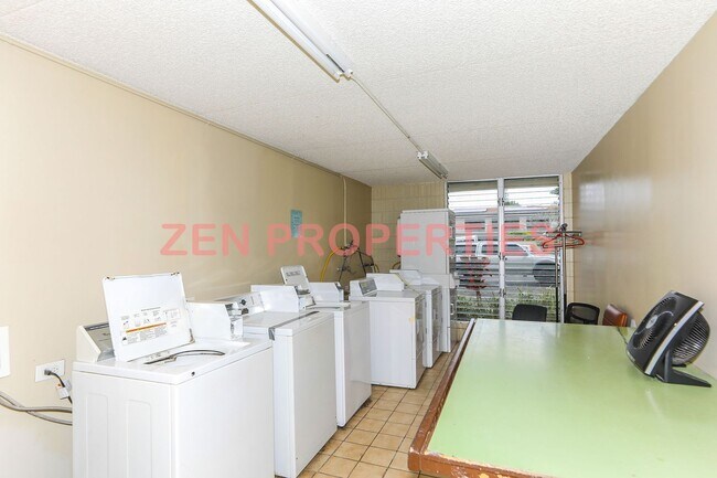 Building Photo - 1 Bdrm 1 Bath 1 Parking at Makiki Hillside