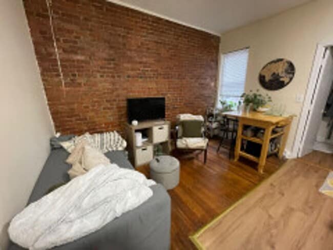Building Photo - Large 1 Bed Right Off Huntington Ave!