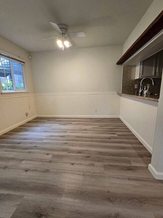 Building Photo - Remodeled Lower Level Condo in Oakland, CA...