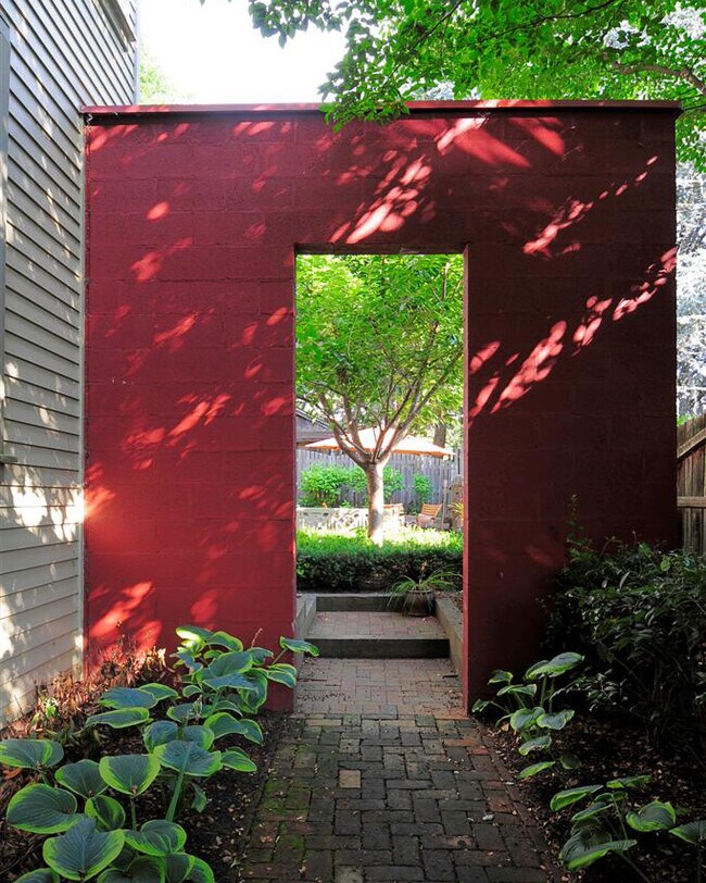 Privacy wall - 29 Dean St