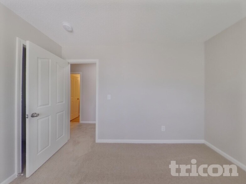Building Photo - 10527 Madison Park Dr