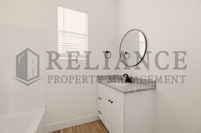 Building Photo - 701 Elmwood St