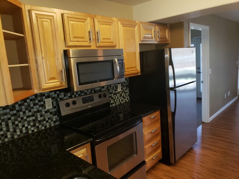 Building Photo - 5201 S Fox St