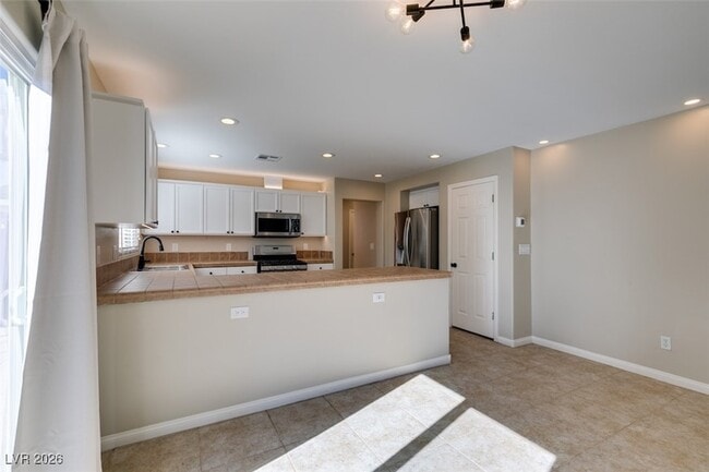 Building Photo - 25 Precipice Ct