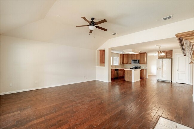 Building Photo - 2105 Sumac Dr