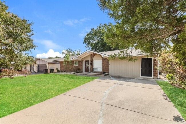 Building Photo - 1406 Ridgecrest Dr