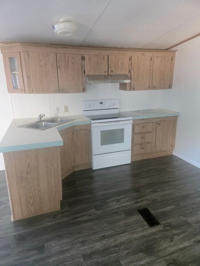 Building Photo - 2 bedroom 2 bathroom home for rent