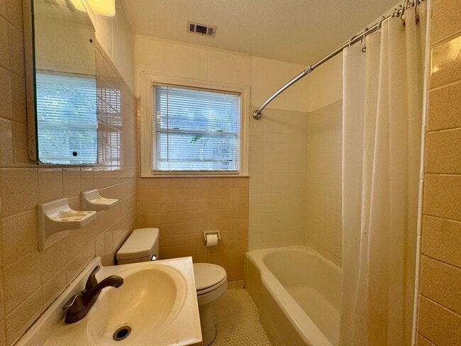 Building Photo - Single Family Home - LaVega ISD