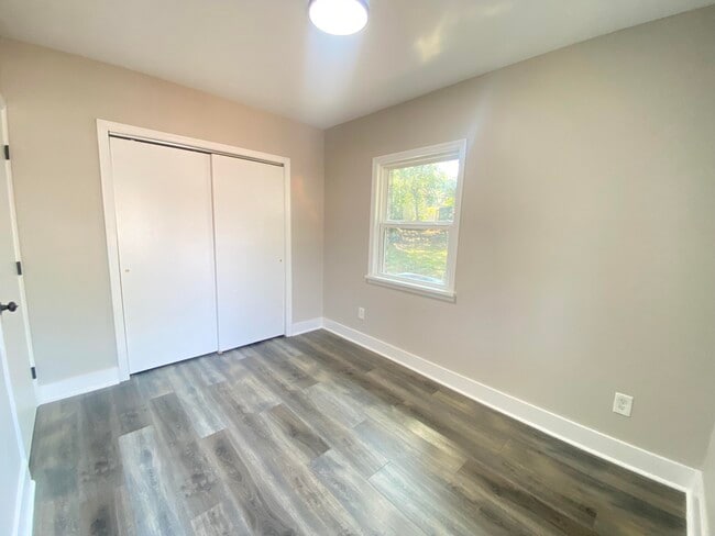 Building Photo - 2140 Silverdale Rd