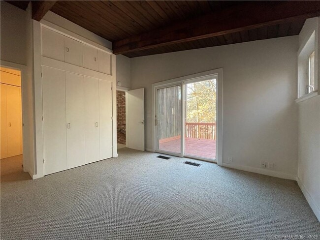 Building Photo - 860 Oakwood Rd