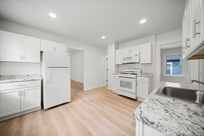 Building Photo - 220 Hillside Ave