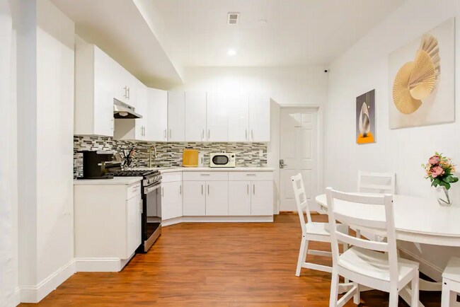 Building Photo - 4031 Spring Garden St