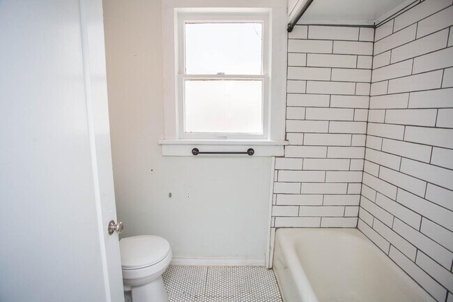Building Photo - 2115 26th St
