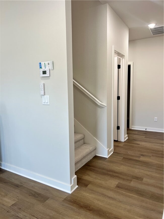 Building Photo - 570 Cosmos St