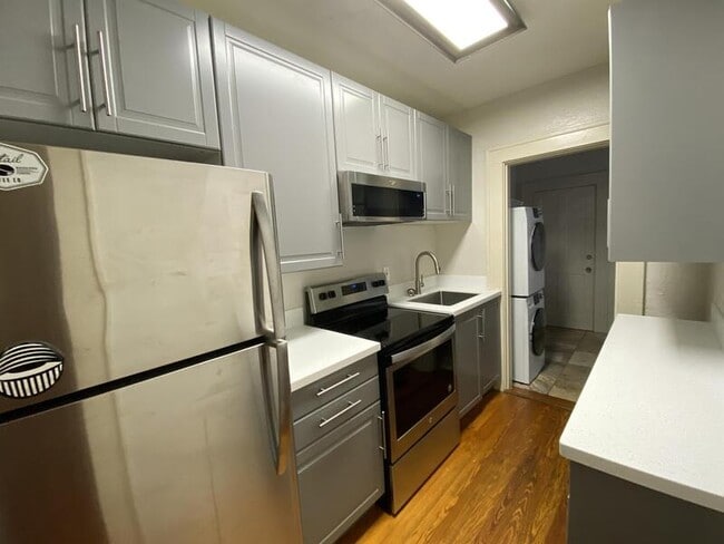 Building Photo - 622 Harwood St