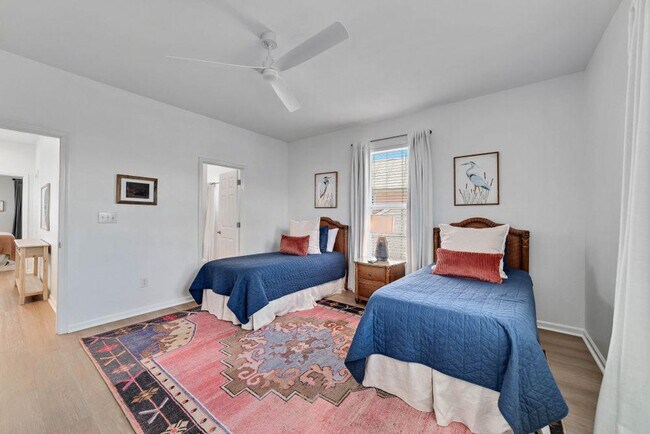 Building Photo - 9343 Marigot Promenade