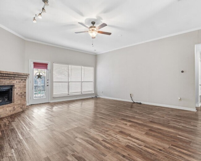 Building Photo - Great Plano 3/2/2 ready for immediate move in