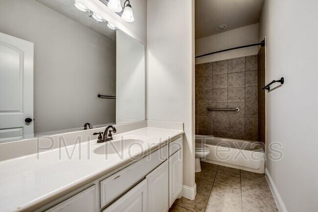 Building Photo - 13293 Dianna Dr