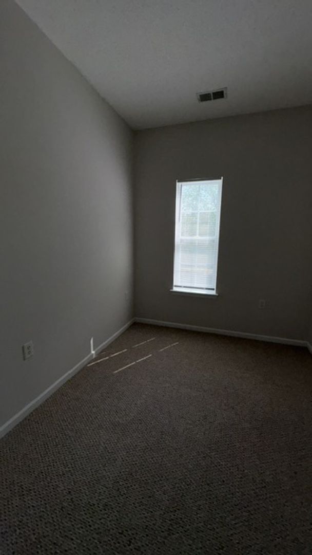 Building Photo - 5821 Ludington Dr