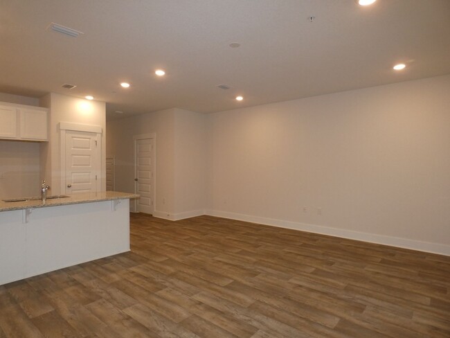 Building Photo - Beautiful New Townhome in Admiral's Quarters