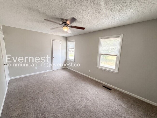 Building Photo - 335 Jamestown Manor Dr