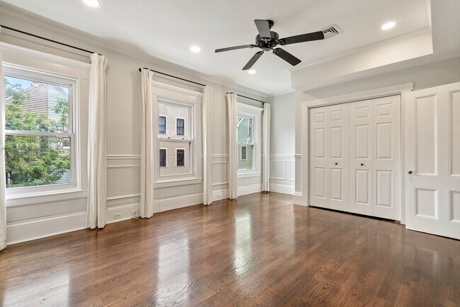 Building Photo - 110 Elm St