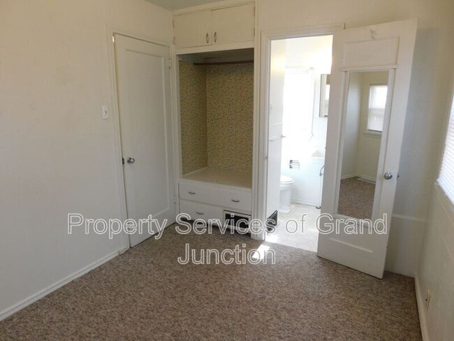 Building Photo - 957 Belford Ave