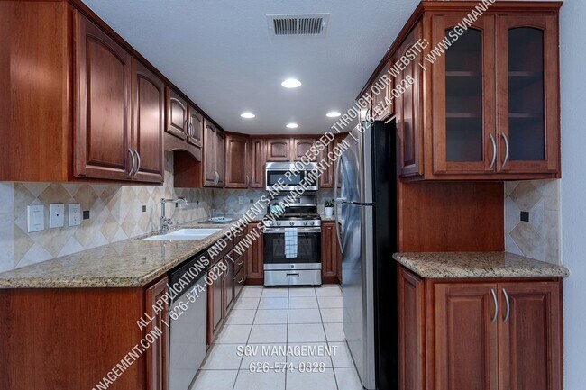 Building Photo - Condo with Pool, Washer & Dryer, Hardwood ...