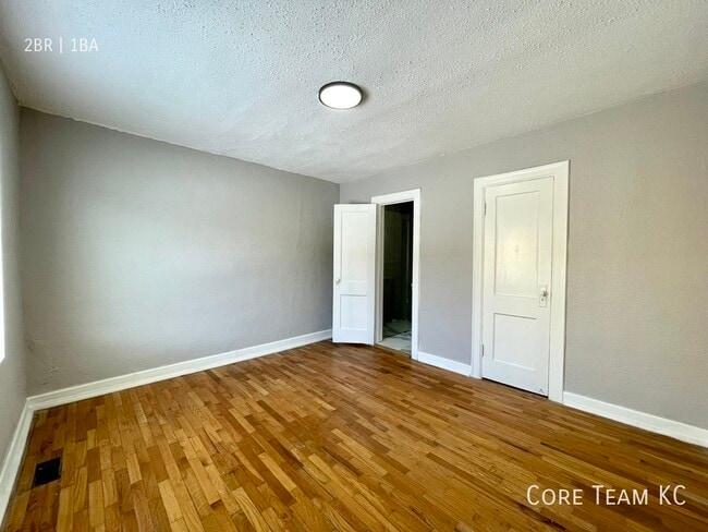 Building Photo - 1114 W 45th St