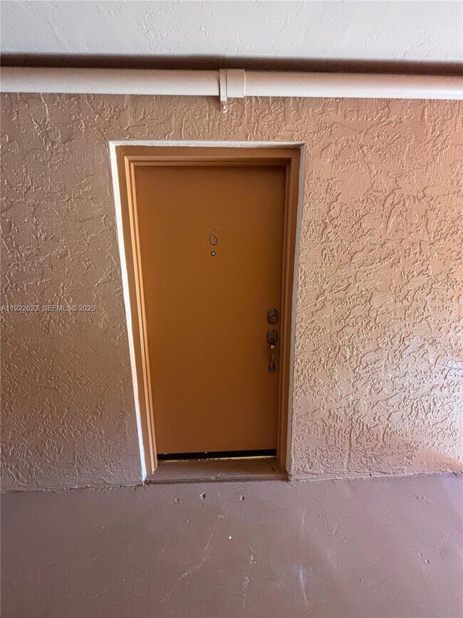 Primary Photo - 7121 Miami Lakes Dr