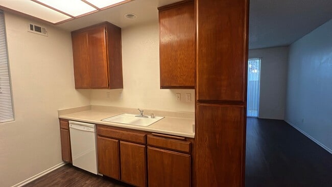 Building Photo - West Lancaster Condo in Pine Creek Village...