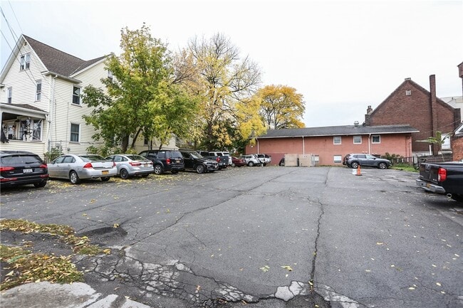 Building Photo - 400 Main St