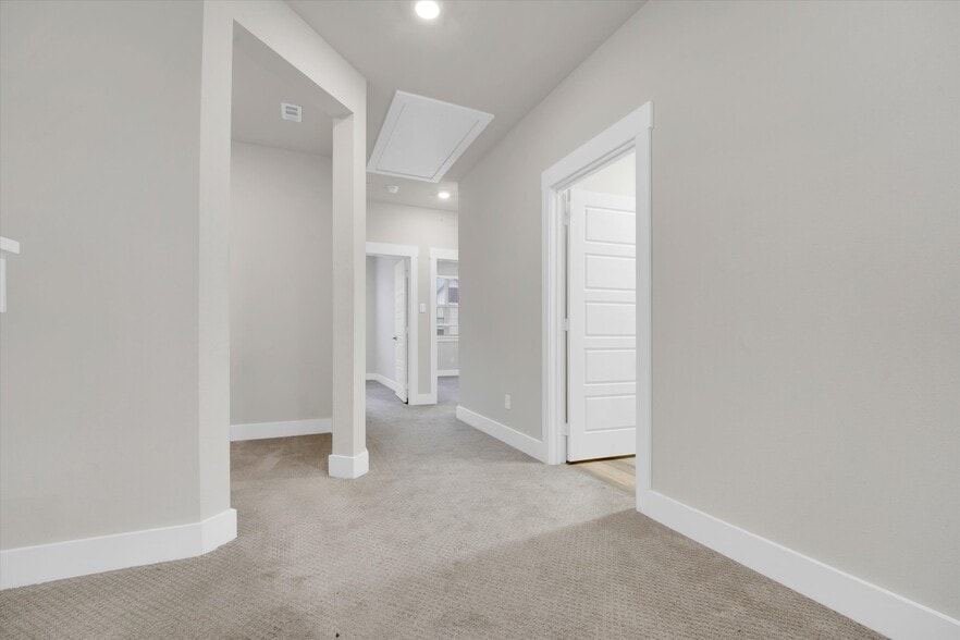 Building Photo - 2610 La Cala Dr