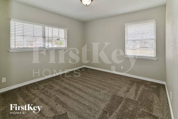 Building Photo - 4303 Trail Lake Dr
