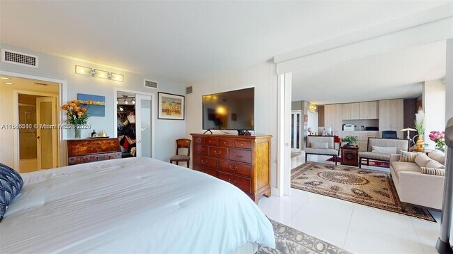Building Photo - 3625 N Country Club Dr