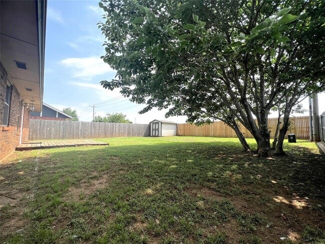 Building Photo - 1024 S Highland Dr