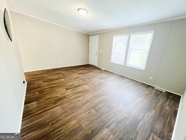 Building Photo - 325 Washington Dr