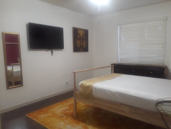 Building Photo - Tanamera One bedroom Unit Available