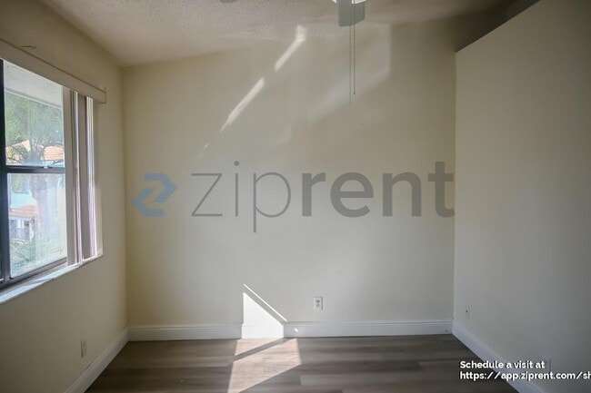 Building Photo - 9761 Riverside Dr