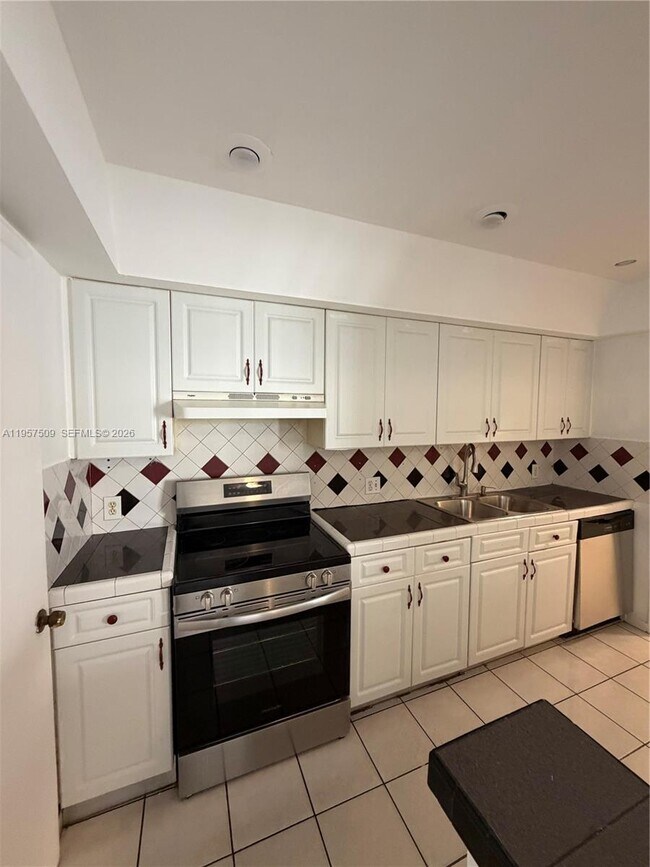 Building Photo - 8401 SW 107th Ave